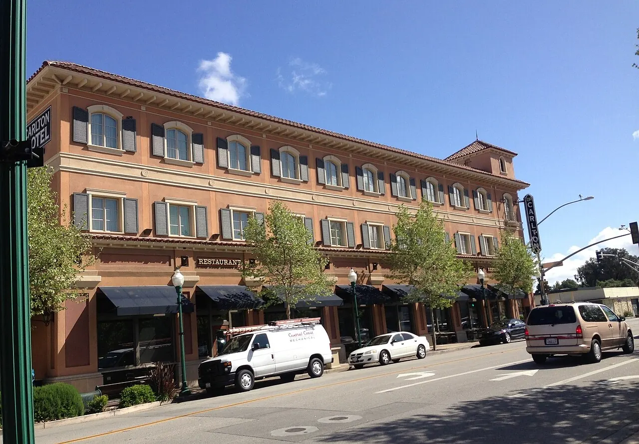 The Carlton Hotel, Atascadero: Exterior of Carlton Hotel in Downtown Atascadero 04-07-15